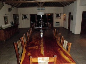 Dining table made from one solid piece of wood, translated as "Red Axebreaker"